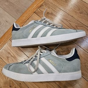 Adidas Originals Gazelle Women’s Casual Sneakers Light blue White Size 7.5 Shoes